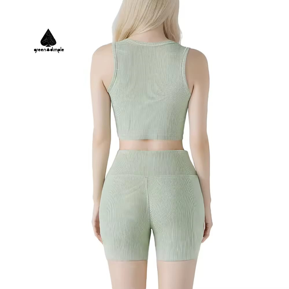 Women seamless gym set back view sports top and leggings
